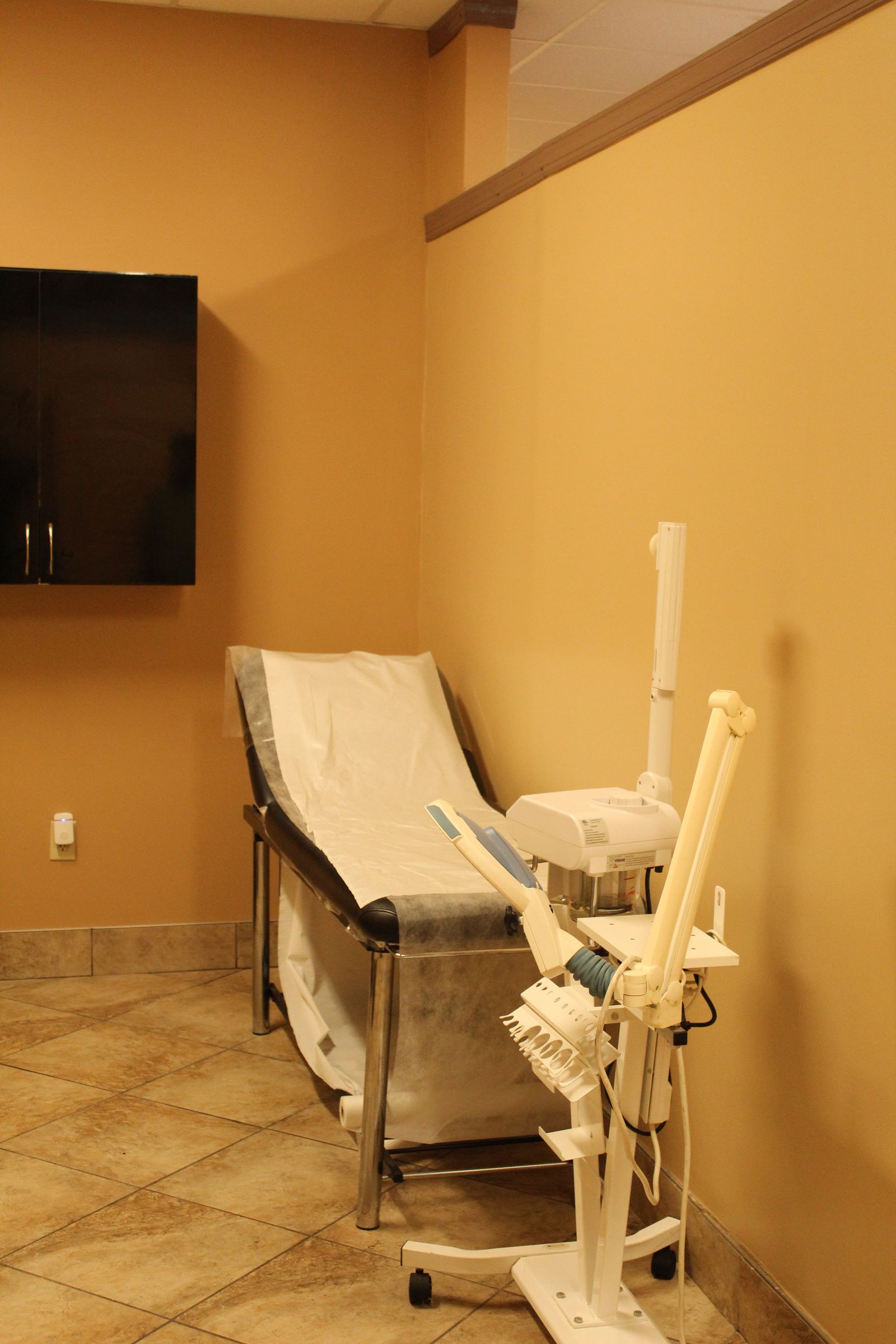 Brow Threading studio interior — Kansas City eyebrow threading and waxing salon