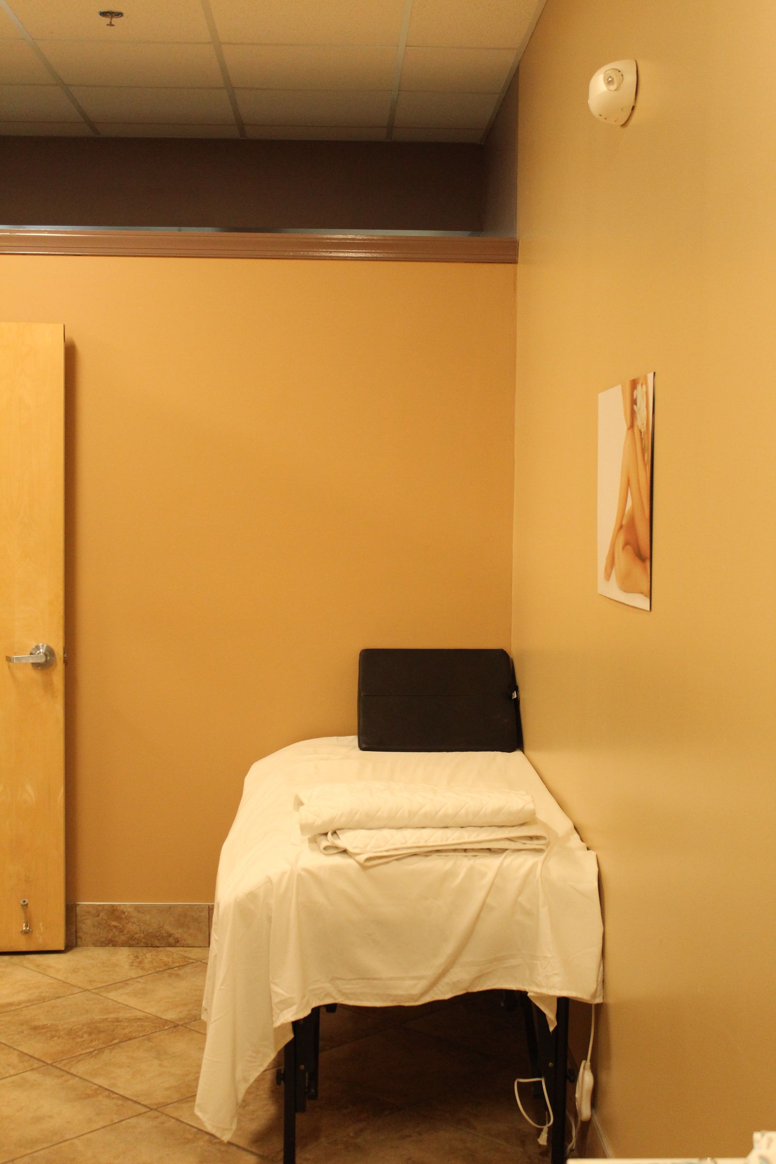 Professional eyebrow threading setup at Brow Threading Kansas City metro